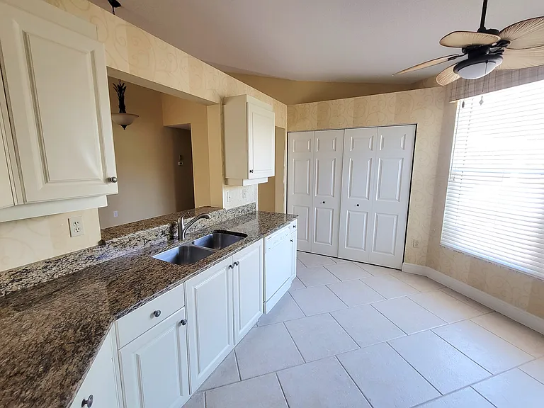 4220 Pinebrook Cir #14 — Photo 7