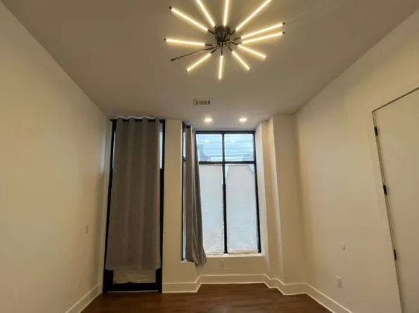 77 Court House Place image 2 of 6