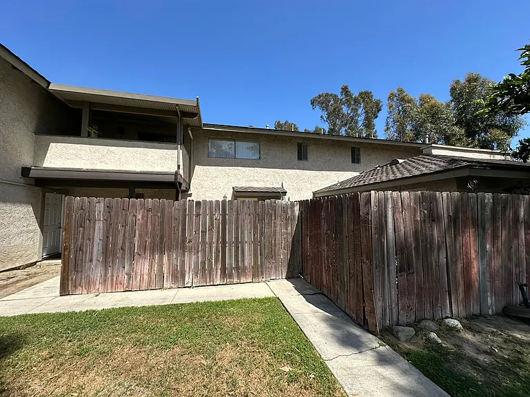 1501 E Fairfield Ct #2 — Photo 3