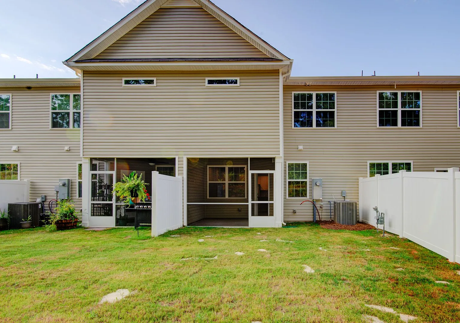 Coming Soon! Discover Modern Living: Brand New 3 Beds, 2.5 Baths Townhome — Photo 4