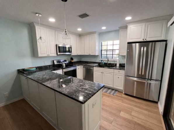 7411 SE Jamestown Ter