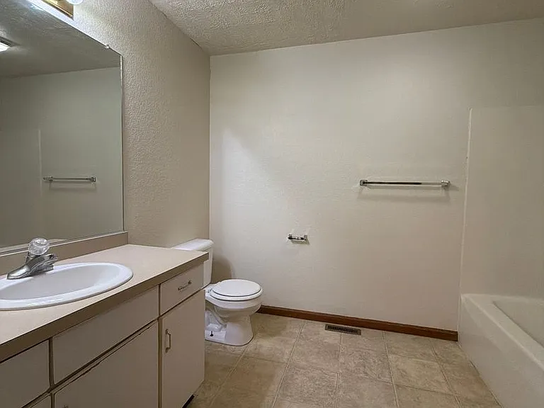 211 Stonewall Ct — Photo 7