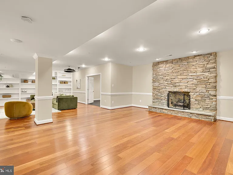 5501 Montgomery St — Photo 26