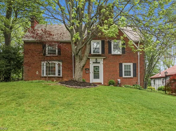 705 Overlook Dr, Alliance, OH 44601