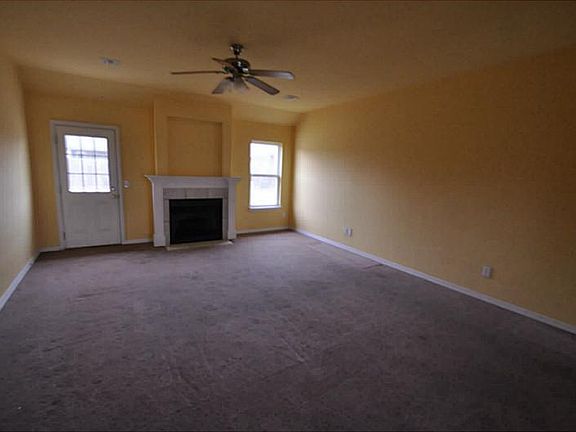 2nd image of 1305 E Freedom