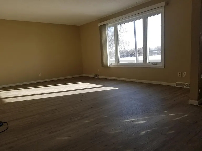 48 Rose Park SW — Photo 4