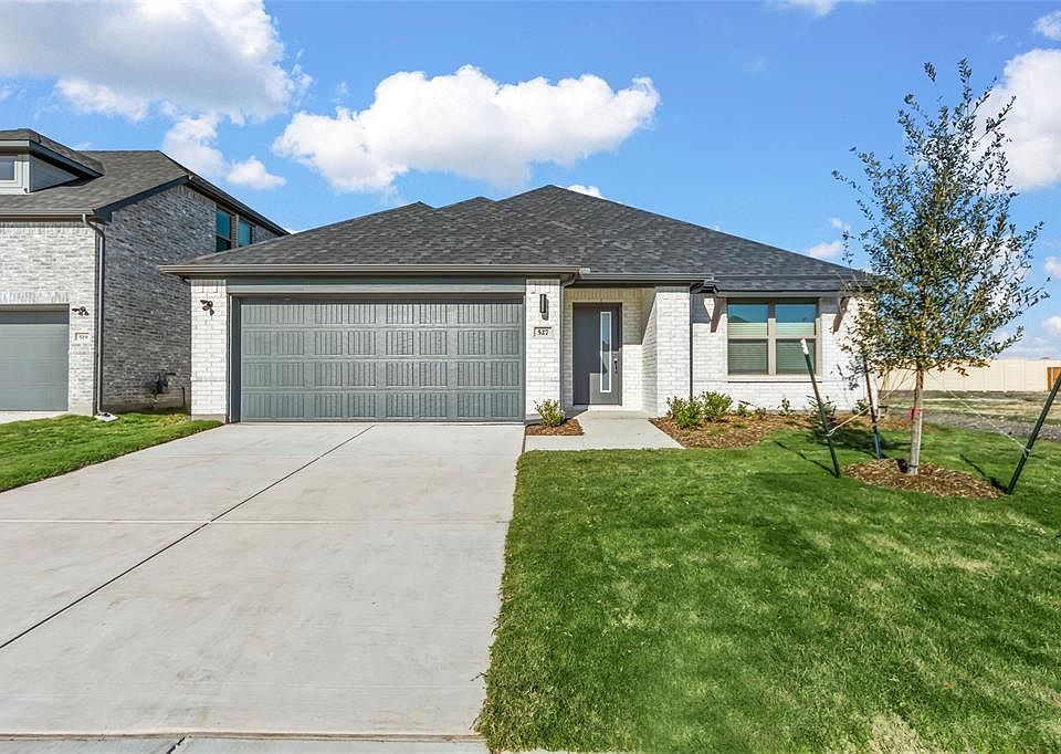 1st image of 527 Silver Springs Ln