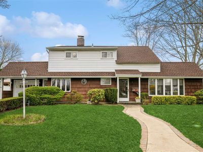 2 August Lane, Hicksville, NY, 11801