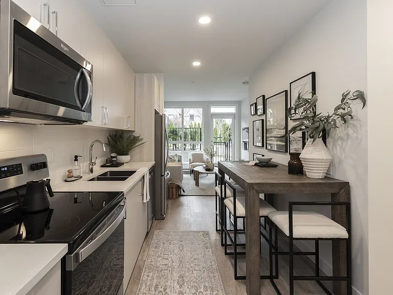 717 Como Lake Ave — Photo 1