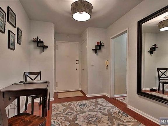 4th image of 3060 Edwin Ave APT 5C