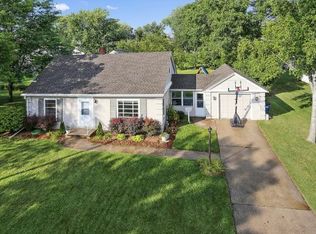 121 Auburn St, Allouez, WI 54301
