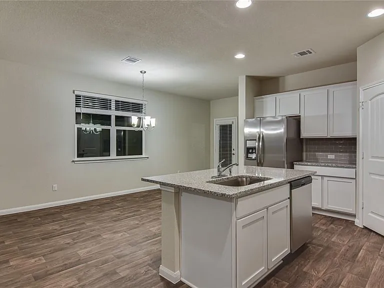 309 Naset Dr — Photo 10