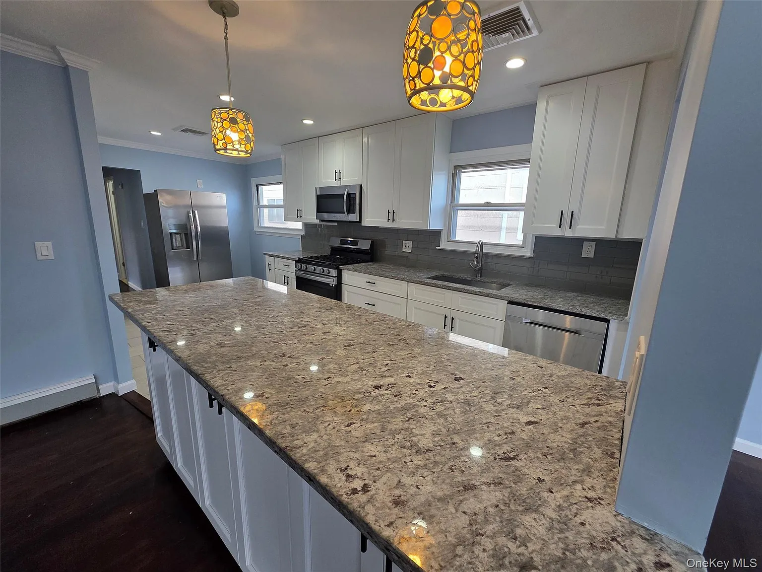 3 bed, 1.0 bath, 1120 sqft, $3,200 — Photo 4