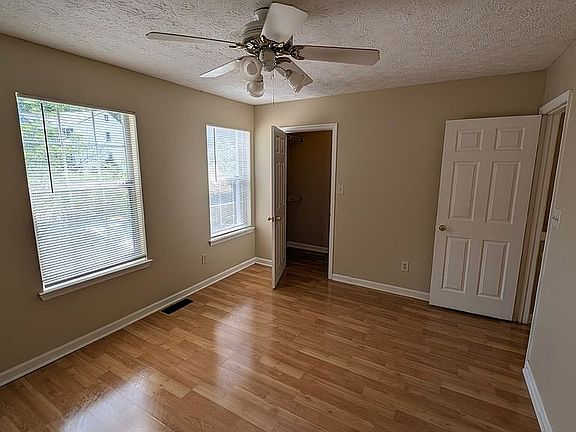 5th image of 3909 Meadow Creek Dr