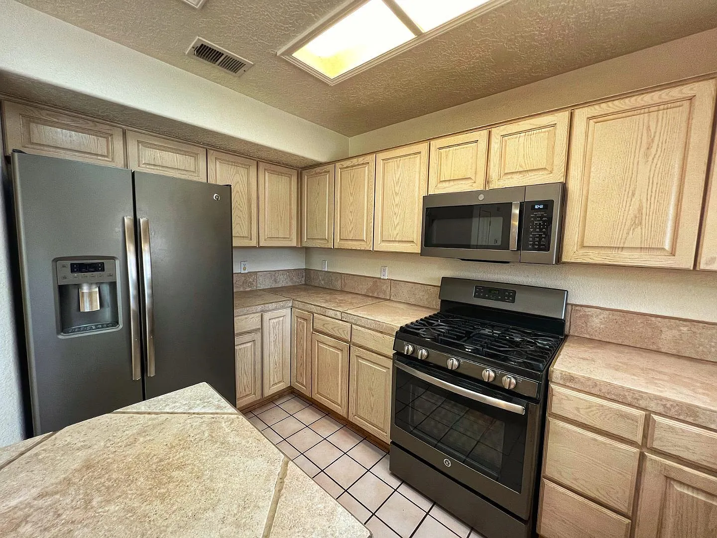 3 bed, 1727 sqft, $2,250 — Photo 4