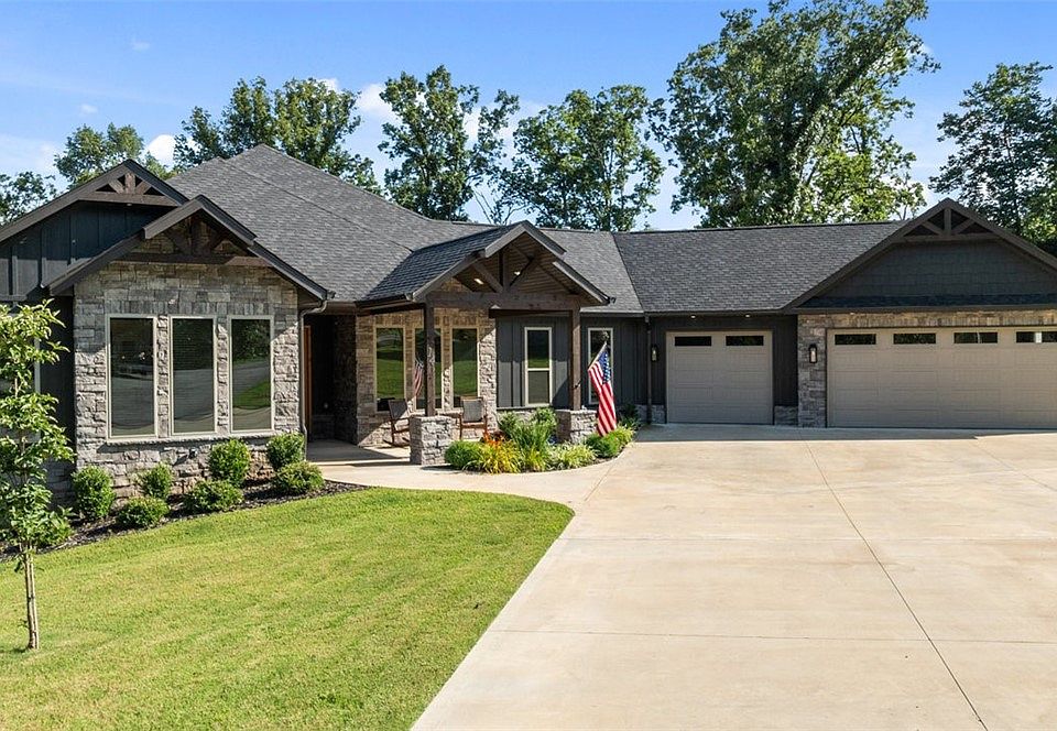 1st image of 14 Muthill Ln