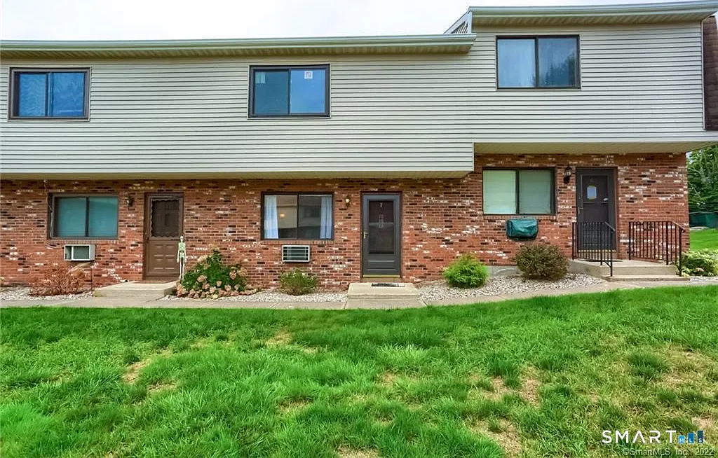 2 bed, 1.5 bath, 936 sqft, $1,900 — Photo 1