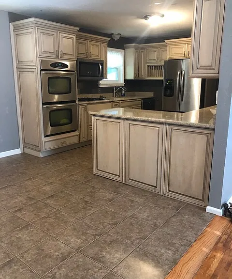 1143 N Turner Ave — Photo 7