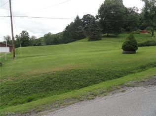 Orchard Rd, Chester, WV 26034