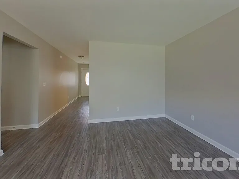 304 Longfellows Ln — Photo 2