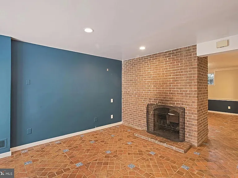 1225 Michigan Ct — Photo 11