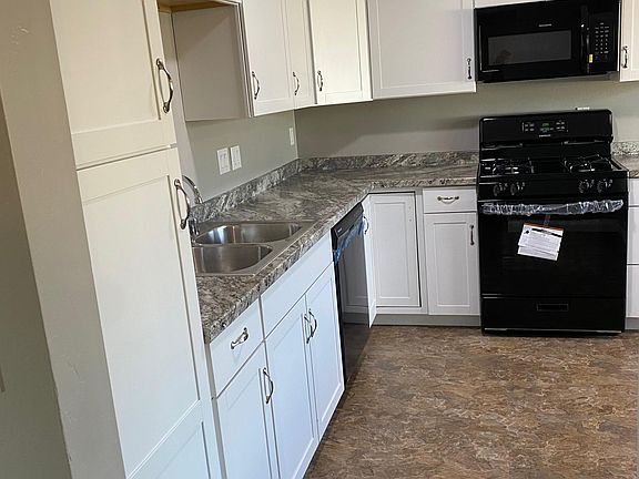 3rd image of 670 S Camino Los Banos