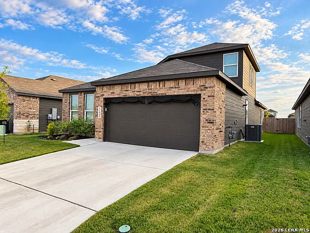 4 bed, 3.0 bath, 2368 sqft, $2,140 — Photo 2
