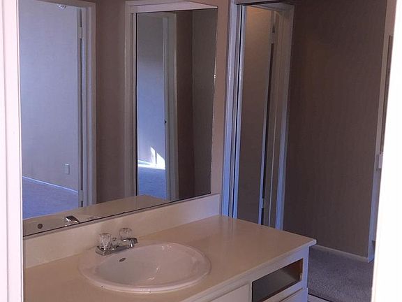 vanity/closet