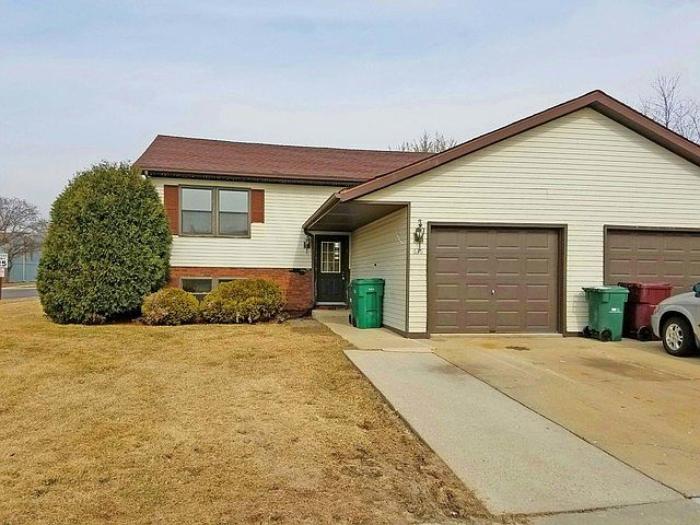 1st image of 636 Oriole Ct