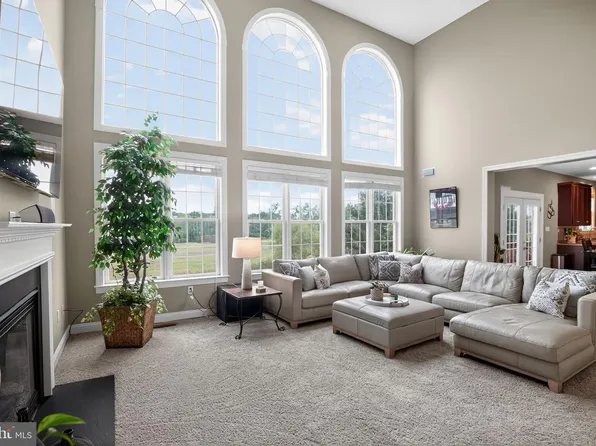 512 Championship Dr, Harleysville, PA 19438