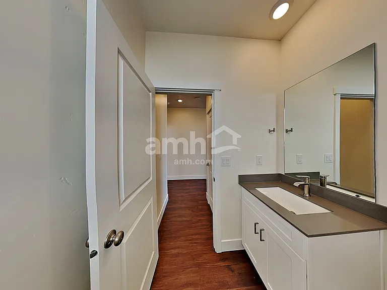 1389 E Ludlow Dr — Photo 8