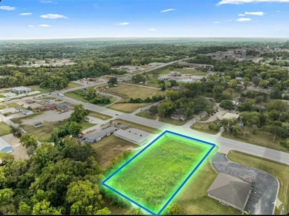 N Centennial Blvd, Nevada, MO 64772