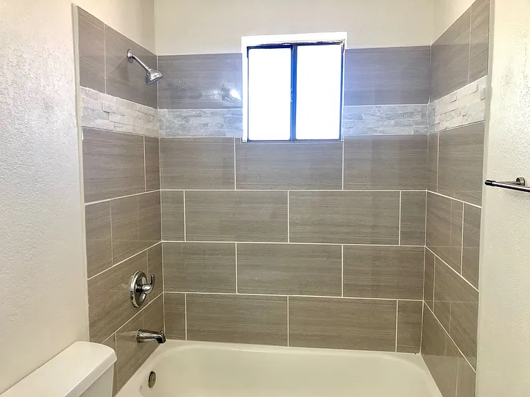 2715 Lillie Ave — Photo 13