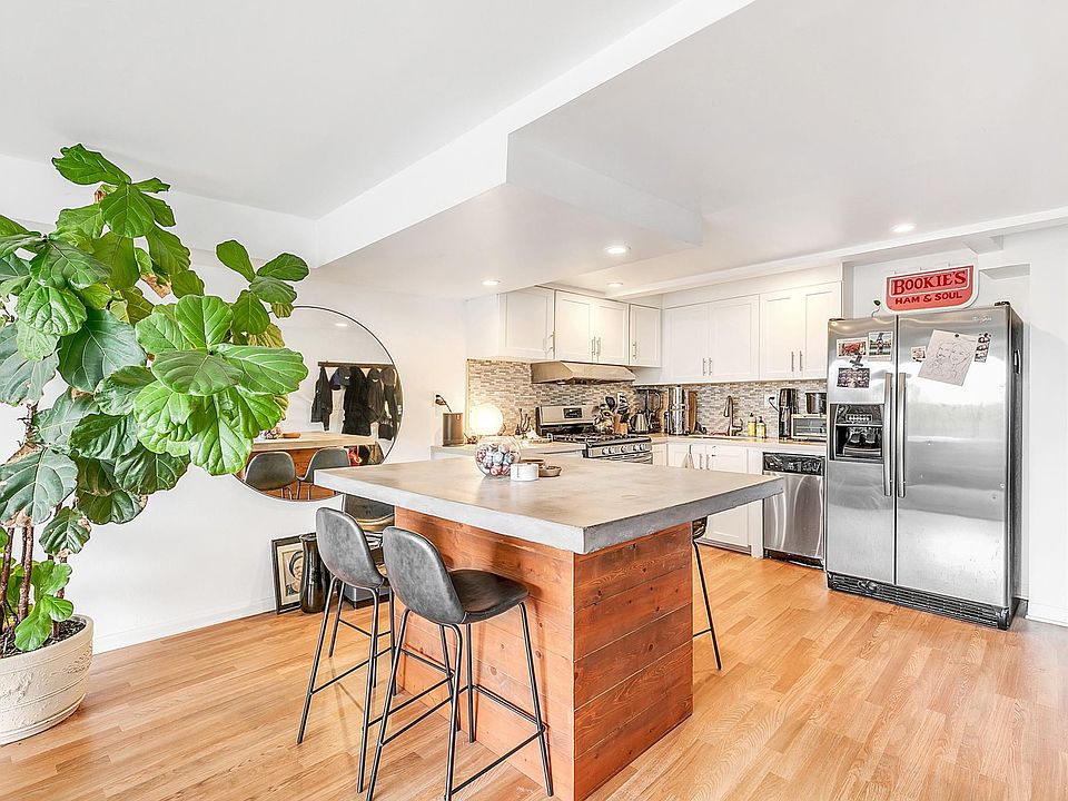 1st image of 1701 Clinton St APT 322
