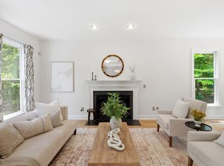 1615 Meadow Ln, Chapel Hill, NC 27516