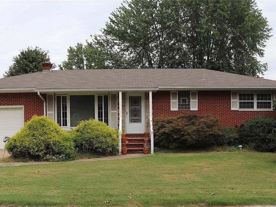 1st image of 340 Crestview Dr
