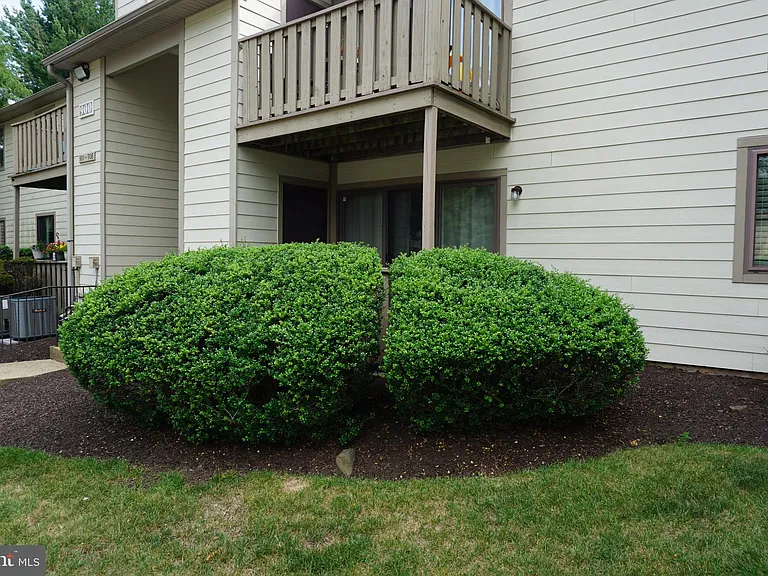 901 Thornton Ct #901 — Photo 1