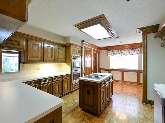 Kitchen showing breakfast rm