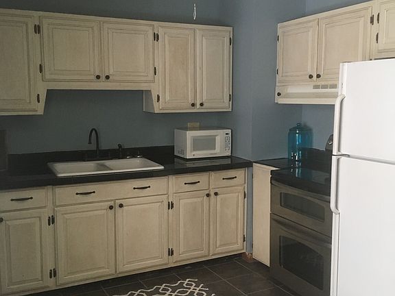 3rd image of 2303 Millbrook Dr