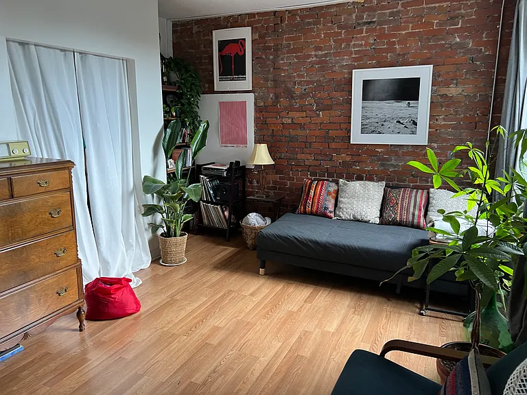 225 Gladstone Ave — Photo 25