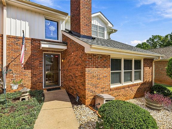 3rd image of 7 Woodbridge Cir
