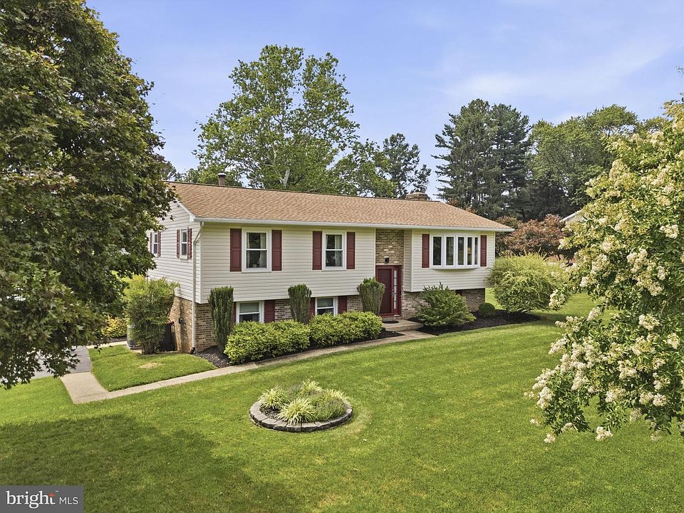 1st image of 8 Fairhill Rd