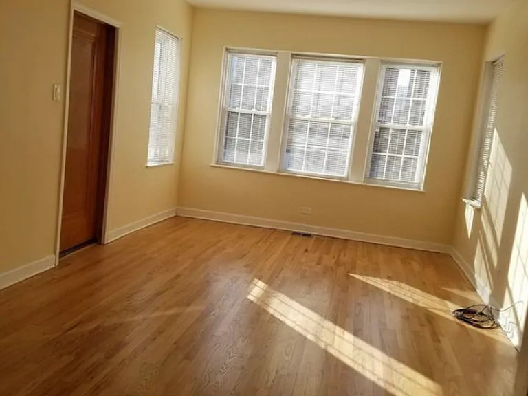 2647 N Harding Ave #1 — Photo 3