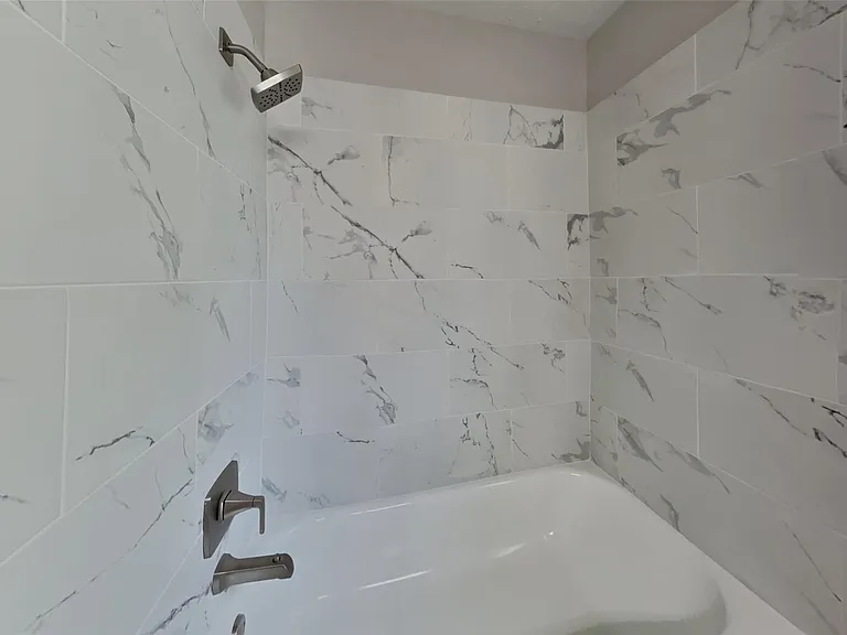 1920 Crooked Creek Ln — Photo 19