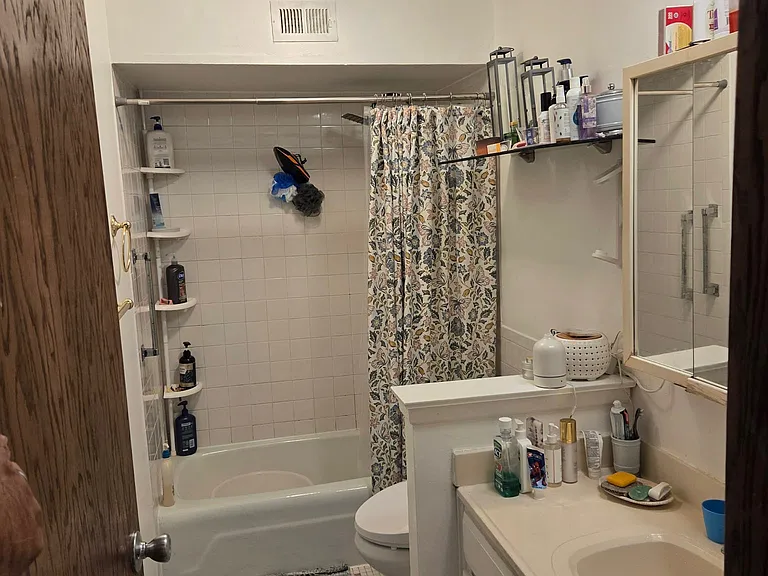 1444 Carol Ct #1B — Photo 4