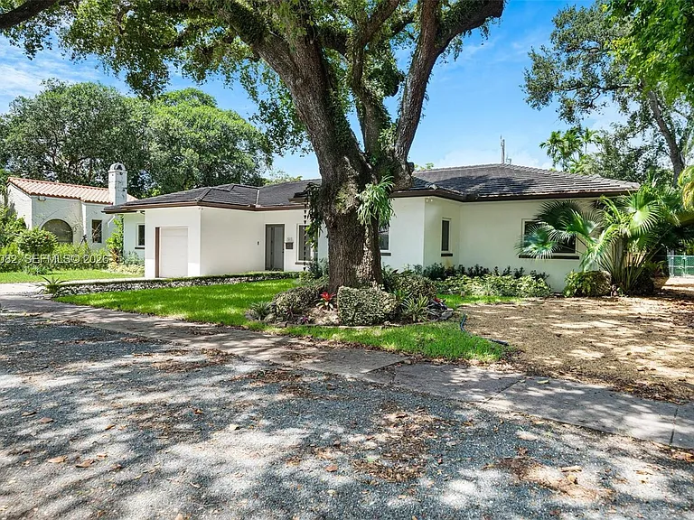 511 Madeira Ave — Photo 24