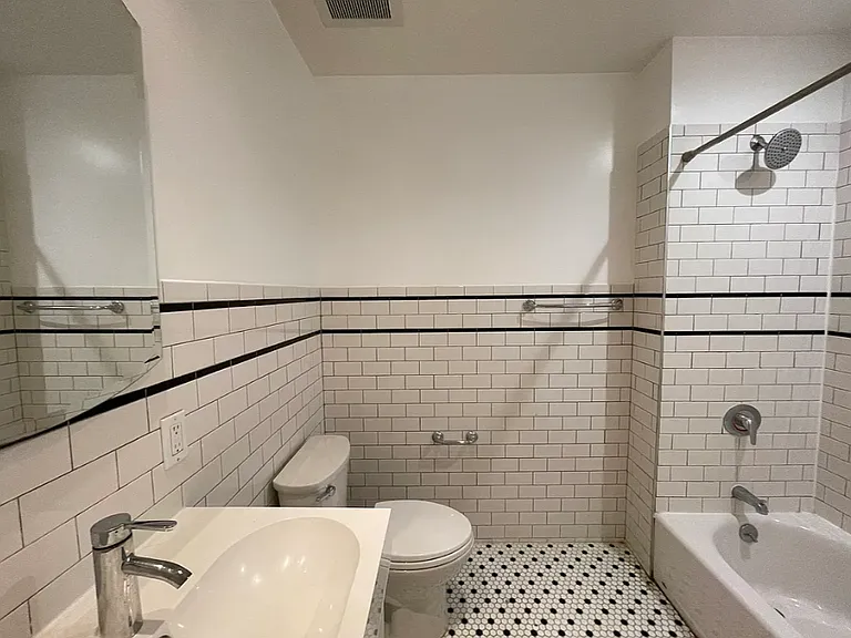 2620 Jackson Ave #2A — Photo 5