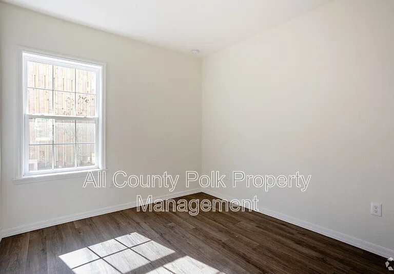 915 Ariana Apartment Community — Photo 28