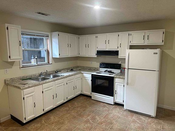 4th image of 89 Pine St #D