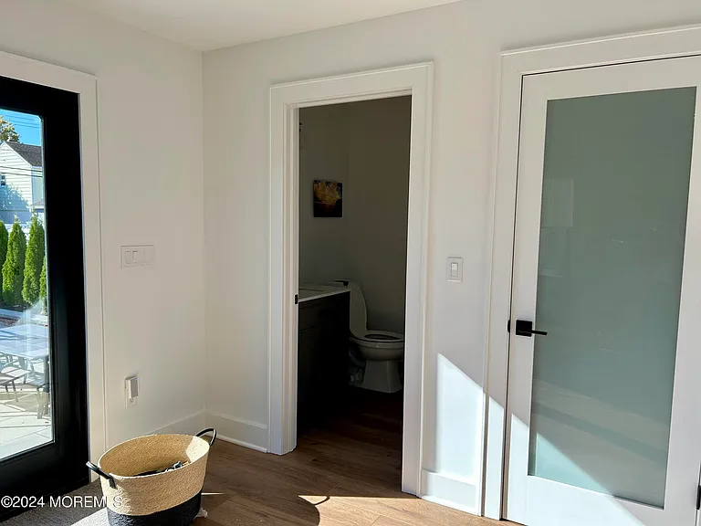 411 Sylvania Ave — Photo 13